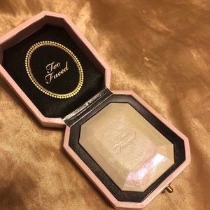 Too faced highlighter